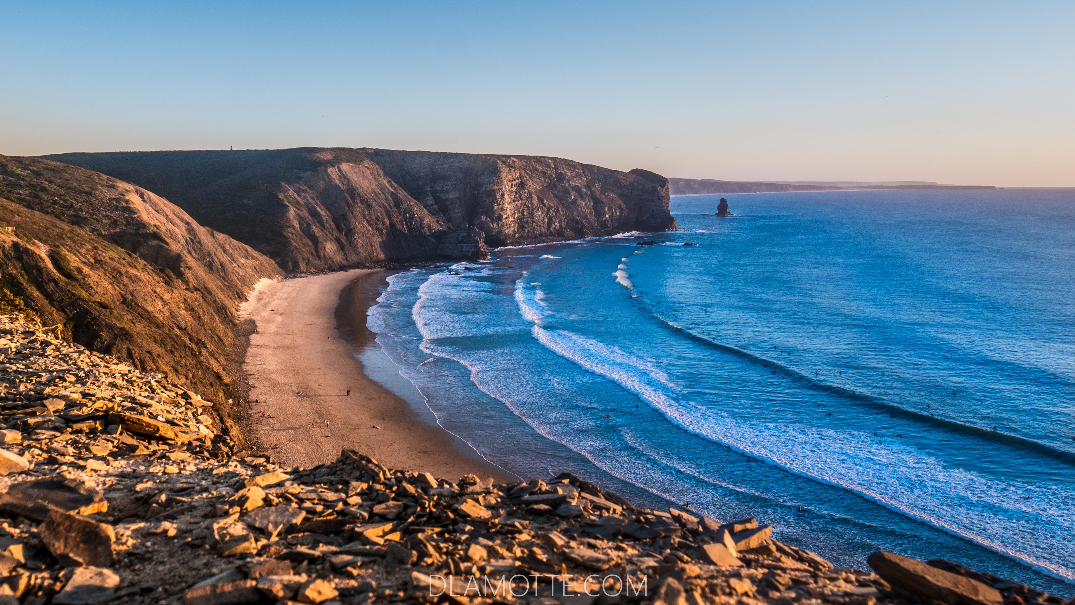 Praia da Arrifana Algarve plaża Algarve w listopadzie